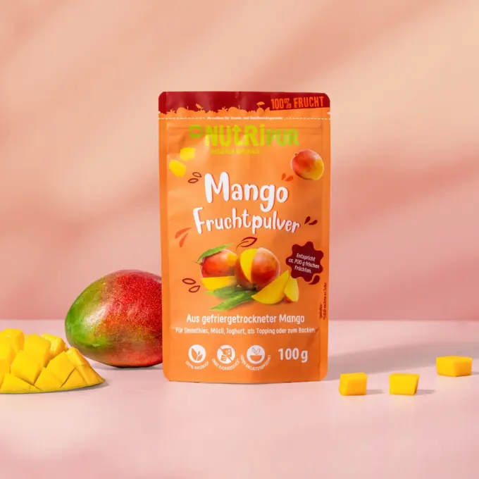 Detailbild der Verpackung und des gefriergetrockneten Fruchtpulvers Mango